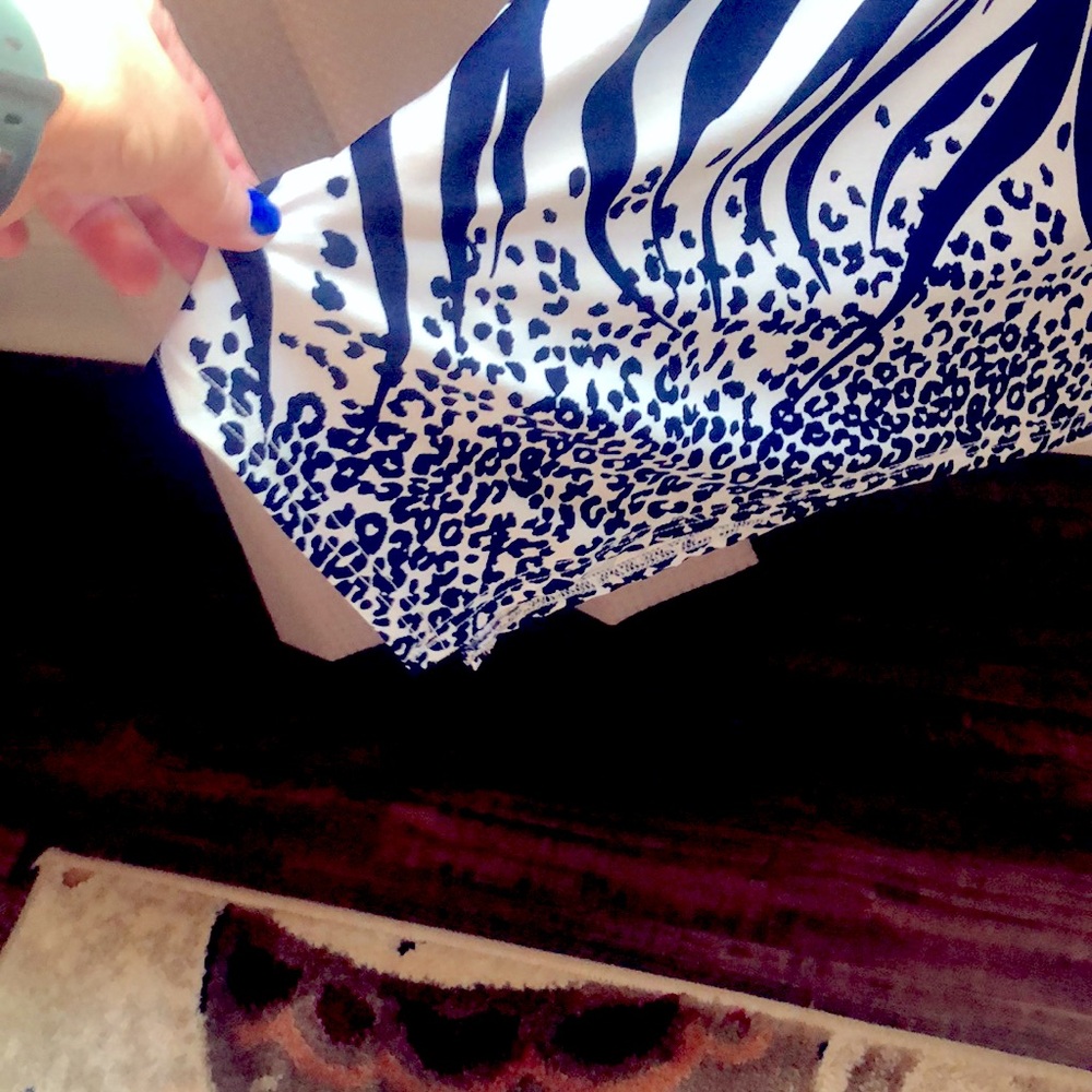 Cold shoulder top - Picture 4 of 4